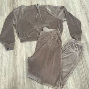 VICTORIAS SECRET VELOUR LOUNGE SET